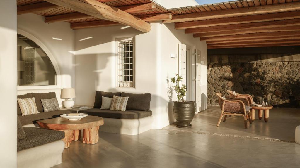 Matt Royal Matress Store Interior Design Renovation Thessaloniki